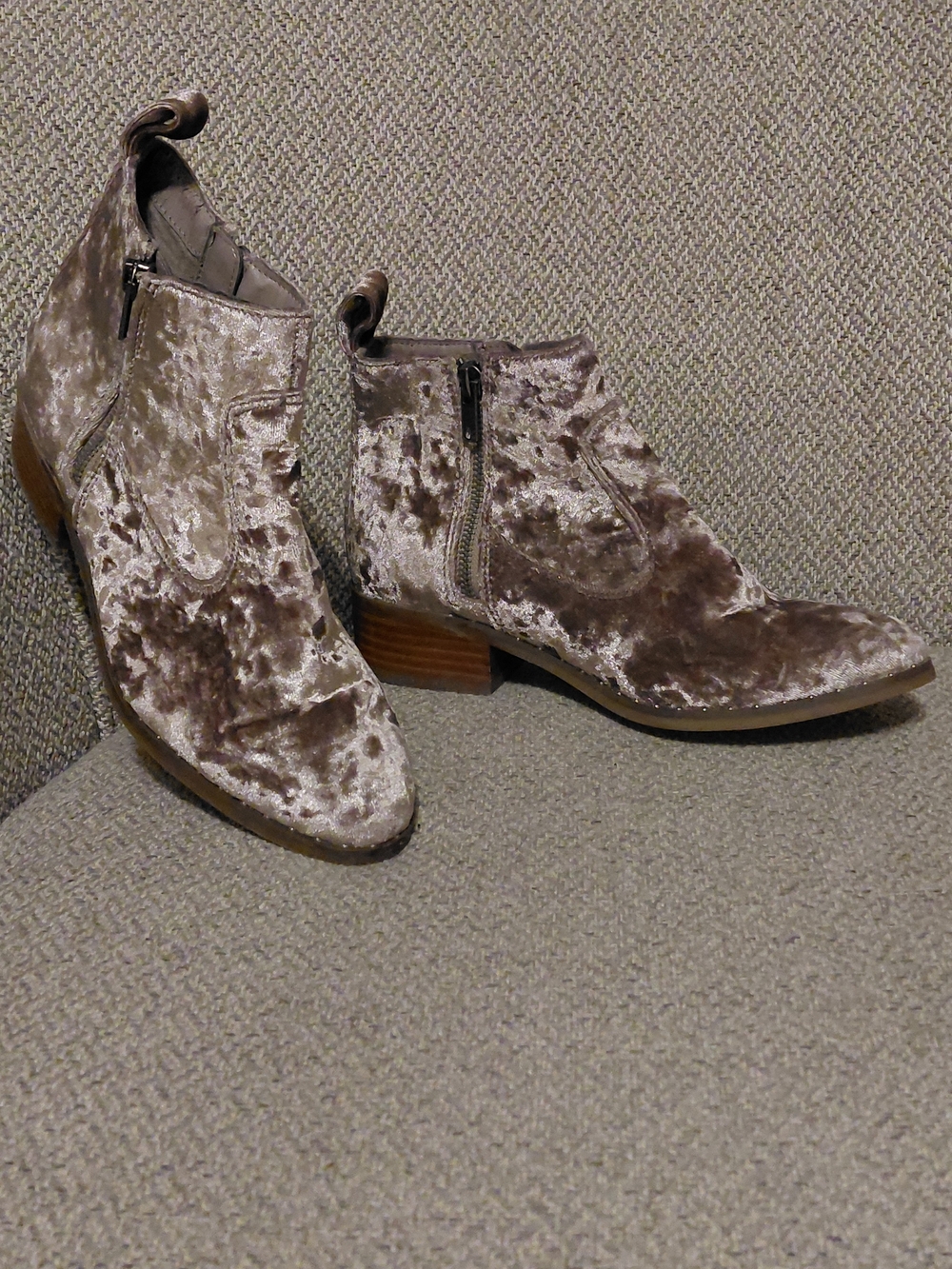 American Eagle Crushed Velvet Ankle Booties – Size